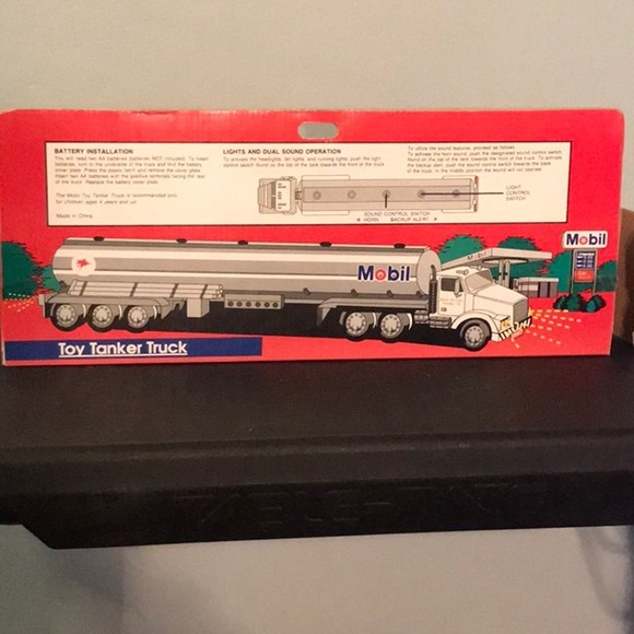 1993 MOBIL TOY TANKER TRUCK - Picture 3 of 6